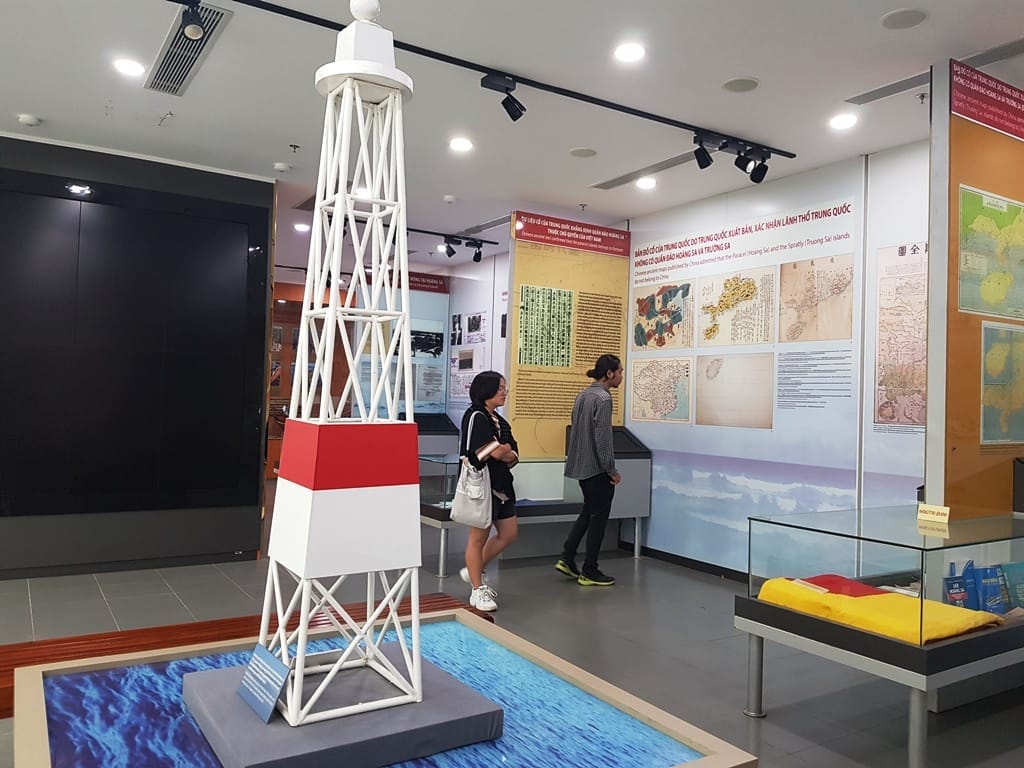 Nhà trưng bày Hoàng Sa