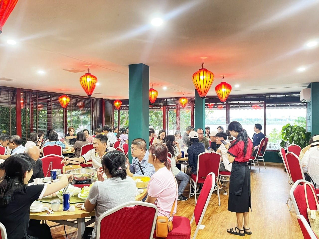 Đánh giá Lan HongKong Restaurant – 131-133 Chương Dương, P. Mỹ An, Q. Ngũ Hành Sơn, Đà Nẵng