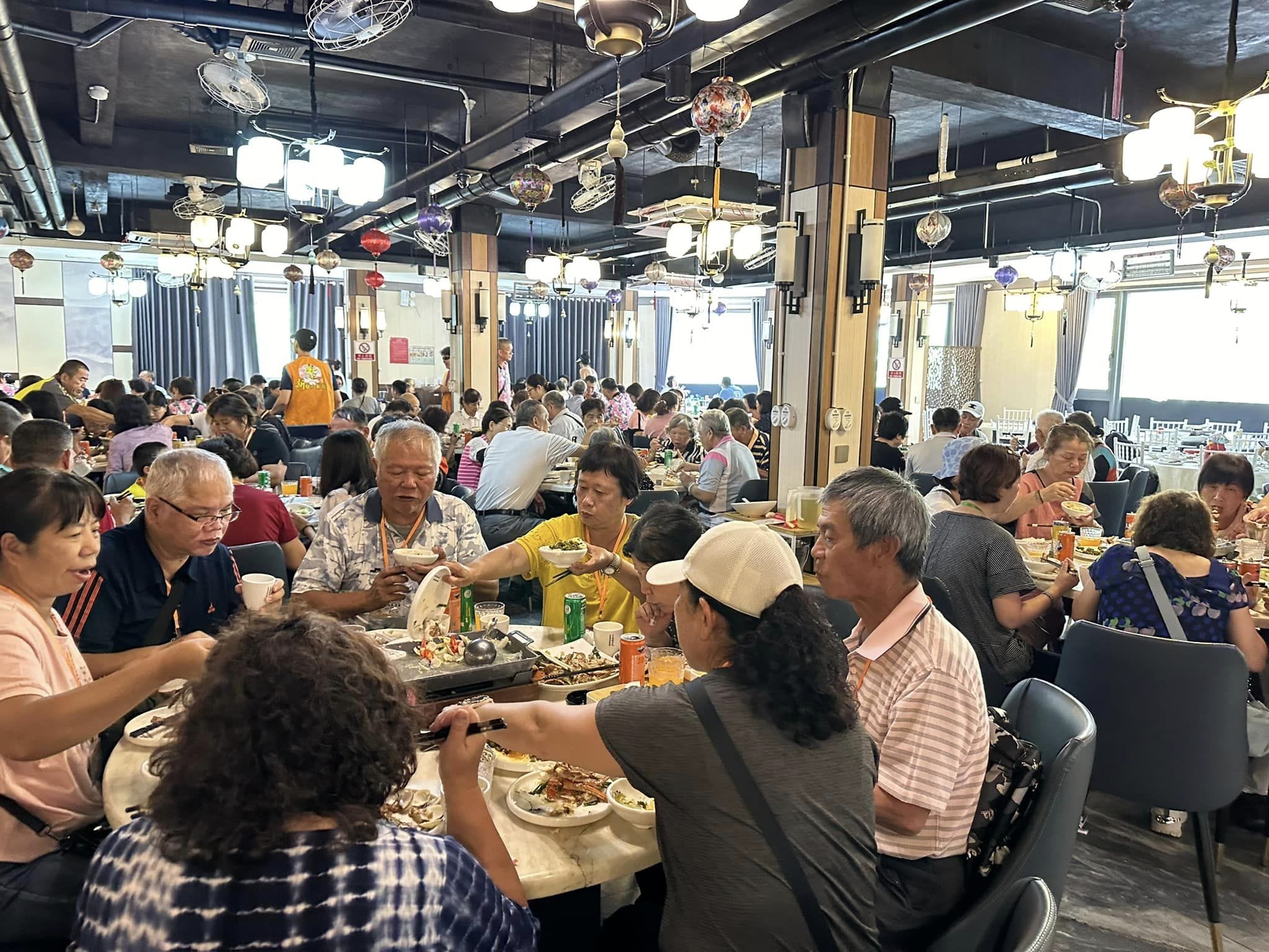 Đánh giá về Đông Lâm Restaurant – Tầng 2, 55 Trần Bạch Đằng, P. Mỹ An, Q. Ngũ Hành Sơn, Đà Nẵng