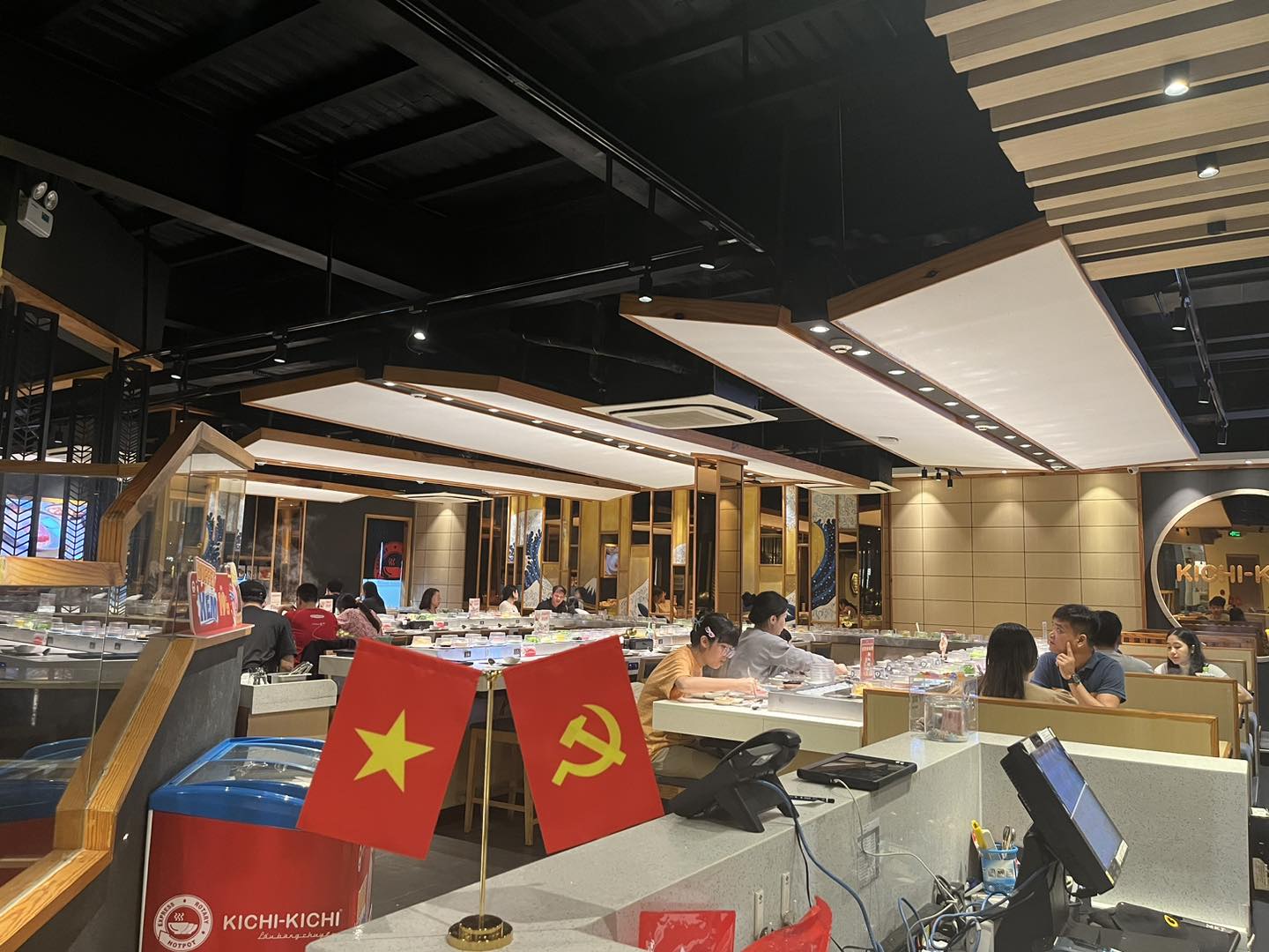 Lẩu băng chuyền Đà Nẵng